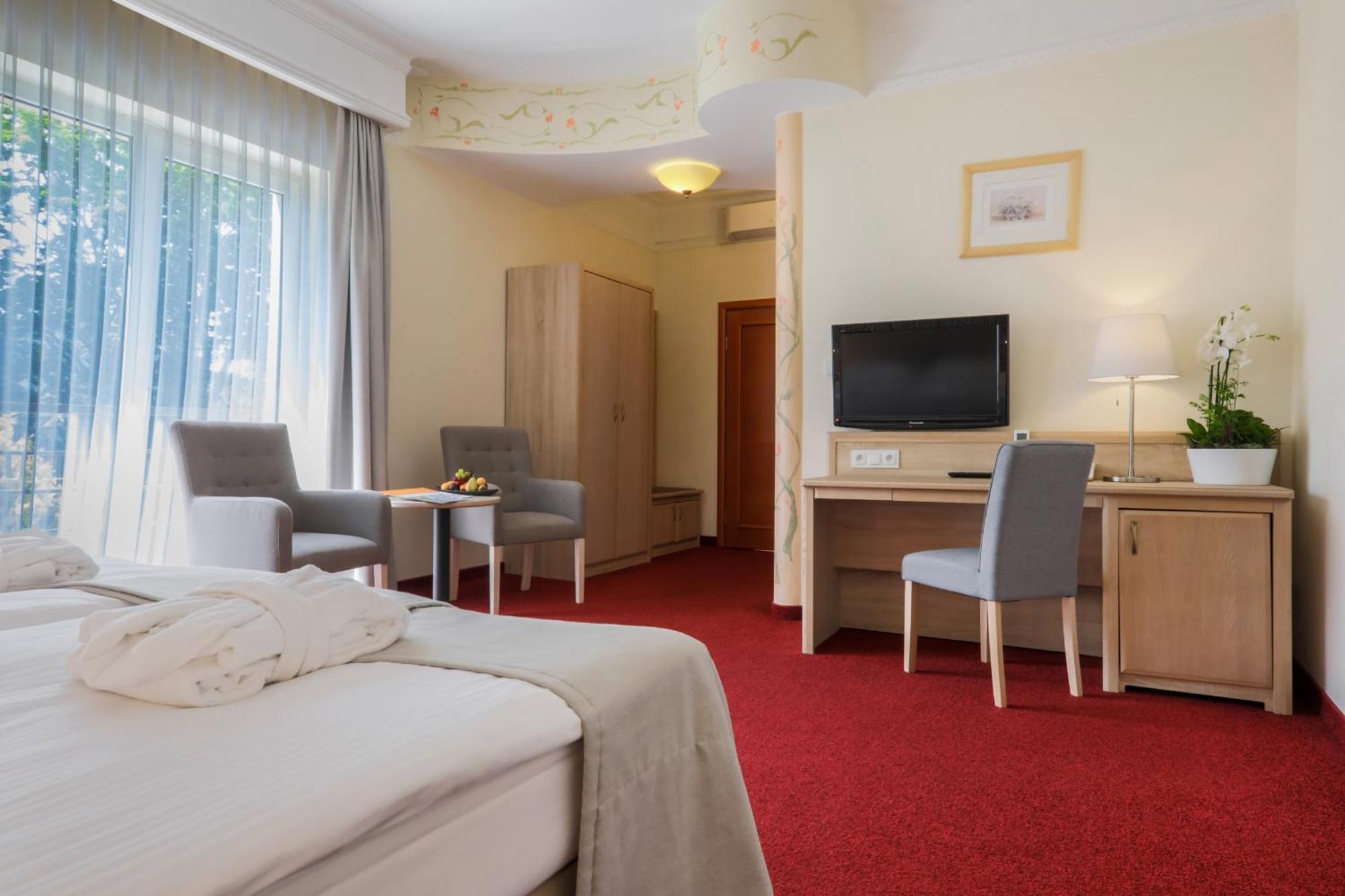 Papuga Park Hotel Wellness Marrakesz & Spa Bielsko-Biała Ngoại thất bức ảnh